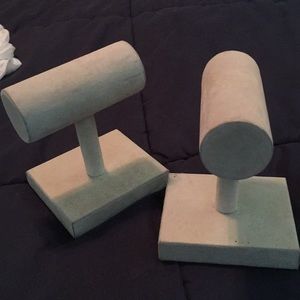 2 Roberson  stands for watches or bracelets